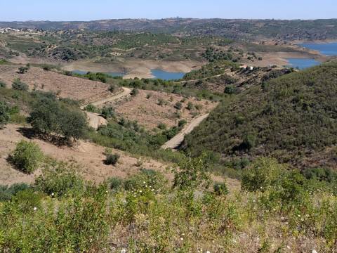 TERRENO RÚSTICO COM 20.000 M2 - VISTA LAGO - NO CERRO DO ENHO EM CASTRO MARIM - ALGARVE