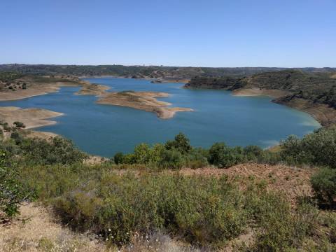 TERRENO RÚSTICO COM 20.000 M2 - VISTA LAGO - NO CERRO DO ENHO EM CASTRO MARIM - ALGARVE