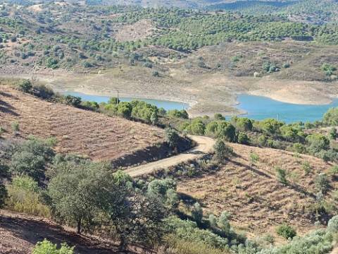 TERRENO RÚSTICO COM 20.000 M2 - VISTA LAGO - NO CERRO DO ENHO EM CASTRO MARIM - ALGARVE