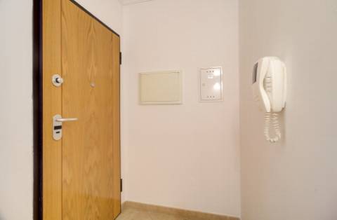 Apartamento T2 moderno com ampla varanda e decorado com qualidade para venda em VRSA