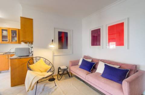 Apartamento T2 moderno com ampla varanda e decorado com qualidade para venda em VRSA