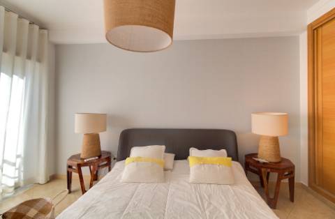 Apartamento T2 moderno com ampla varanda e decorado com qualidade para venda em VRSA