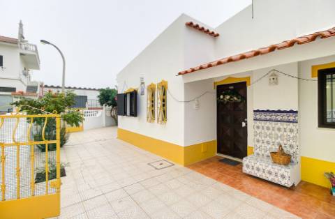 Moradia T2 Disponível para Arrendamento de Outubro a Junho