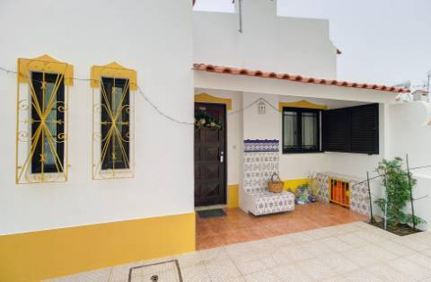 Moradia T2 Disponível para Arrendamento de Outubro a Junho