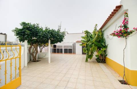 Moradia T2 Disponível para Arrendamento de Outubro a Junho