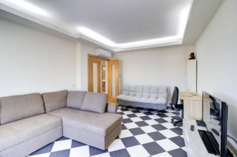 Moradia Unifamiliar Bernardas, AlturaV4 com 2 Pisos . Garagem. Terreno com 4040 m2. T1 em anexo.