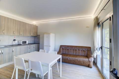 Moradia Unifamiliar Bernardas, AlturaV4 com 2 Pisos . Garagem. Terreno com 4040 m2. T1 em anexo.