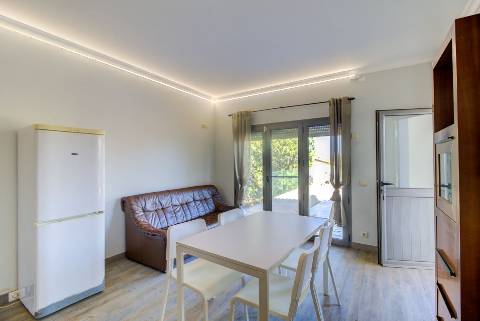 Moradia Unifamiliar Bernardas, AlturaV4 com 2 Pisos . Garagem. Terreno com 4040 m2. T1 em anexo.