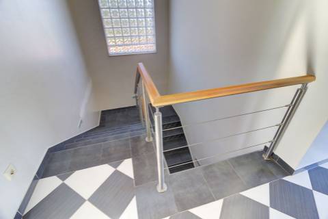 Moradia Unifamiliar Bernardas, AlturaV4 com 2 Pisos . Garagem. Terreno com 4040 m2. T1 em anexo.