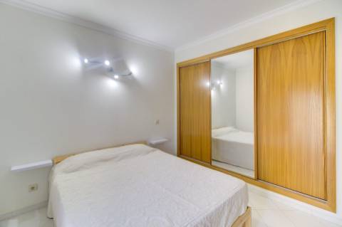 Moradia Unifamiliar Bernardas, AlturaV4 com 2 Pisos . Garagem. Terreno com 4040 m2. T1 em anexo.