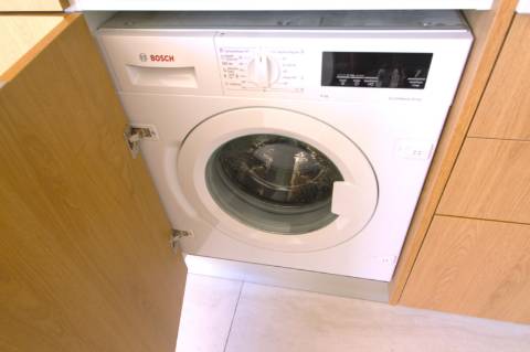 Moradia de luxo com amplas áreas, piscina, jardim e vista mar