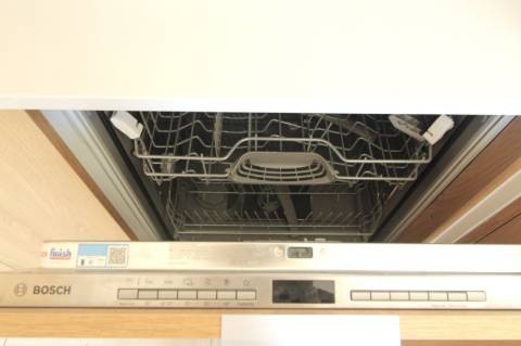 Moradia de luxo com amplas áreas, piscina, jardim e vista mar