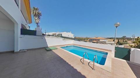 Fantástica Moradia com Piscina para venda