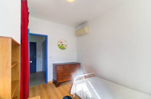 Moradia tradicional para venda em quinta junto a núcleo urbano, com a possibilidade de construção de 7 moradias com piscina