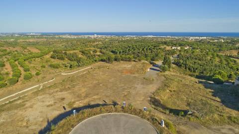 Lote de terreno com 2.651m2 para construção de moradia isolada com 500 m2no Golfe Monte Rei