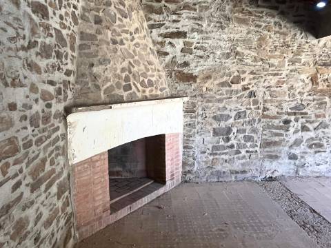 Moradia em fase de reconstrução em Santa Justa