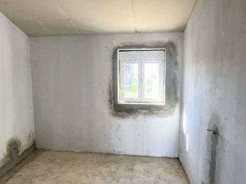 Moradia em fase de reconstrução em Santa Justa