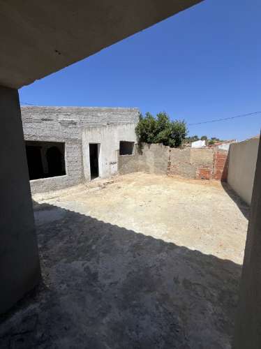 Moradia em fase de reconstrução em Santa Justa