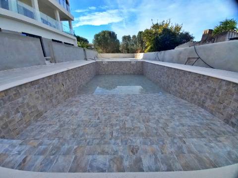 Excelente apartamento T2 com piscina, em fase de construção no centro de Almancil.