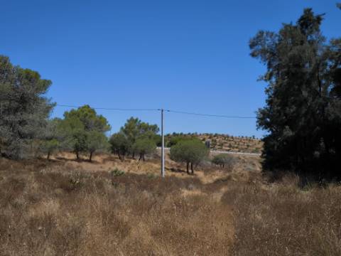 TERRENO RUSTICO COM 22.520 M2 - PLANO - COM SOBREIROS - POSSIBILIDADE DE CONSTRUIR APOIO AGRICOLA - QUINTA DO SOBRAL - CASTRO MARIM - ALGARVE