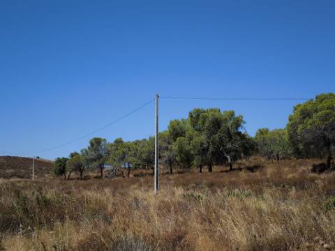 TERRENO RUSTICO COM 22.520 M2 - PLANO - COM SOBREIROS - POSSIBILIDADE DE CONSTRUIR APOIO AGRICOLA - QUINTA DO SOBRAL - CASTRO MARIM - ALGARVE