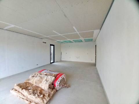 Excelente apartamento T2 com piscina, em fase de construção no centro de Almancil.