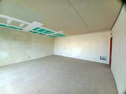 Excelente apartamento T2 com piscina, em fase de construção no centro de Almancil.