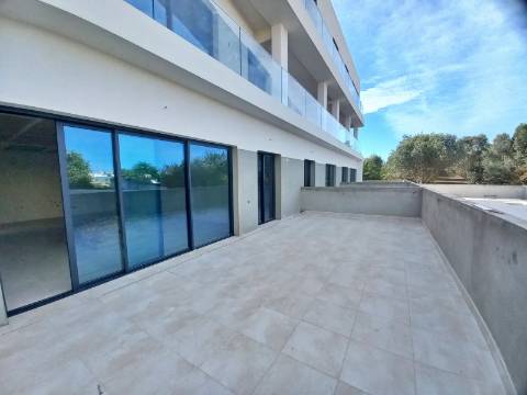 Excelente apartamento T2 com piscina, em fase de construção no centro de Almancil.