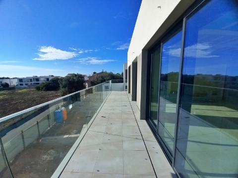 Excelente apartamento T2 com piscina, em fase de construção no centro de Almancil.