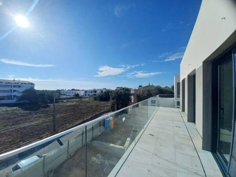 Excelente apartamento T2 com piscina, em fase de construção no centro de Almancil.