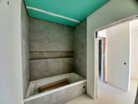 Excelente apartamento T2 com piscina, em fase de construção no centro de Almancil.