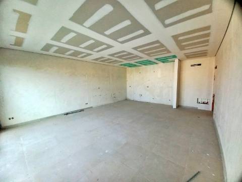 Excelente apartamento T2 com piscina, em fase de construção no centro de Almancil.