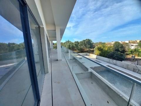 Excelente apartamento T2 com piscina, em fase de construção no centro de Almancil.