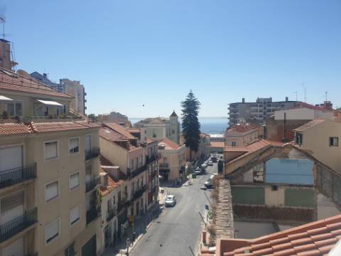 Fantástico Apartamento T2 totalmente remodelado com vista Rio, junto a Santa Apolónia, excelente localização