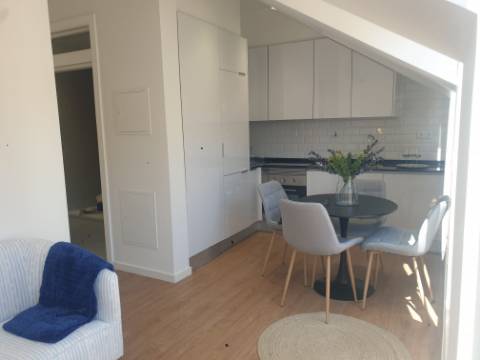 Fantástico Apartamento T2 totalmente remodelado com vista Rio, junto a Santa Apolónia, excelente localização