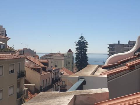 Fantástico Apartamento T2 totalmente remodelado com vista Rio, junto a Santa Apolónia, excelente localização