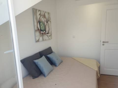 Fantástico Apartamento T2 totalmente remodelado com vista Rio, junto a Santa Apolónia, excelente localização