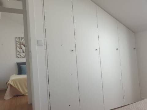 Fantástico Apartamento T2 totalmente remodelado com vista Rio, junto a Santa Apolónia, excelente localização