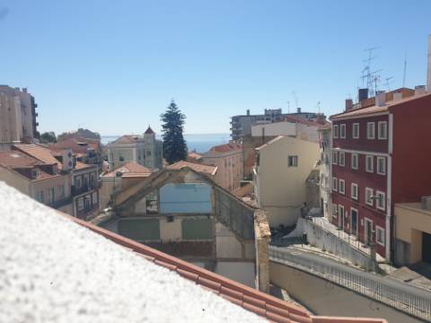 Fantástico Apartamento T2 totalmente remodelado com vista Rio, junto a Santa Apolónia, excelente localização