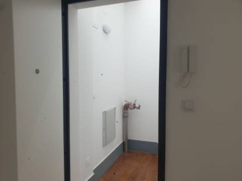 Fantástico Apartamento T2 totalmente remodelado com vista Rio, junto a Santa Apolónia, excelente localização