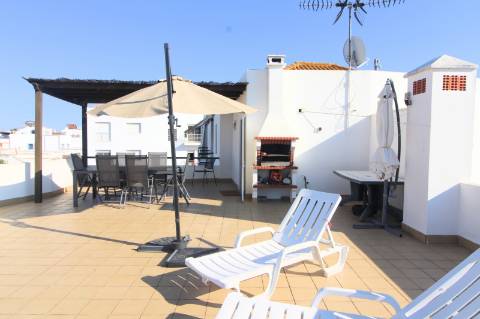 Apartamento T2, último andar, com um amplo terraço de 74.40 m2, Santa Luzia, Tavira