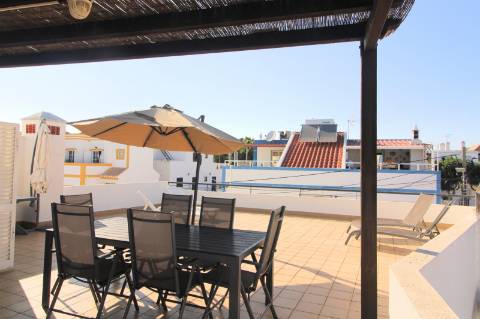 Apartamento T2, último andar, com um amplo terraço de 74.40 m2, Santa Luzia, Tavira