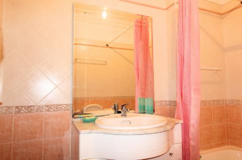 Apartamento T2, último andar, com um amplo terraço de 74.40 m2, Santa Luzia, Tavira