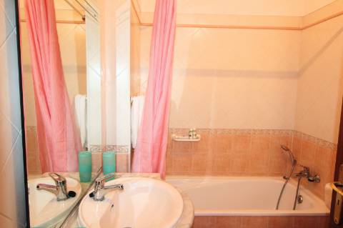 Apartamento T2, último andar, com um amplo terraço de 74.40 m2, Santa Luzia, Tavira