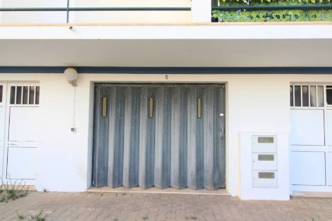 Apartamento T2, último andar, com um amplo terraço de 74.40 m2, Santa Luzia, Tavira