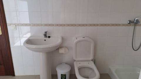 Apartamento T2, último andar, com um amplo terraço de 74.40 m2, Santa Luzia, Tavira