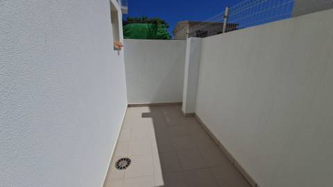 Apartamento T2, último andar, com um amplo terraço de 74.40 m2, Santa Luzia, Tavira