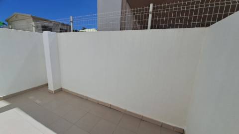 Apartamento T2, último andar, com um amplo terraço de 74.40 m2, Santa Luzia, Tavira