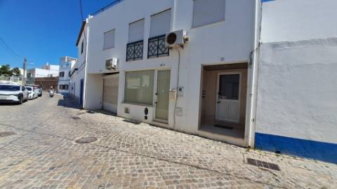 Apartamento T2, último andar, com um amplo terraço de 74.40 m2, Santa Luzia, Tavira