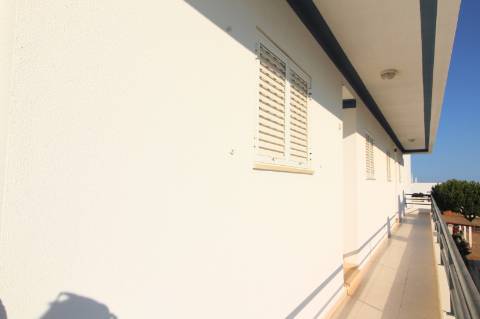 Apartamento T2, último andar, com um amplo terraço de 74.40 m2, Santa Luzia, Tavira